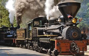 vintage steam engine at the Yosemite Mountain Sugar Pine Railroad